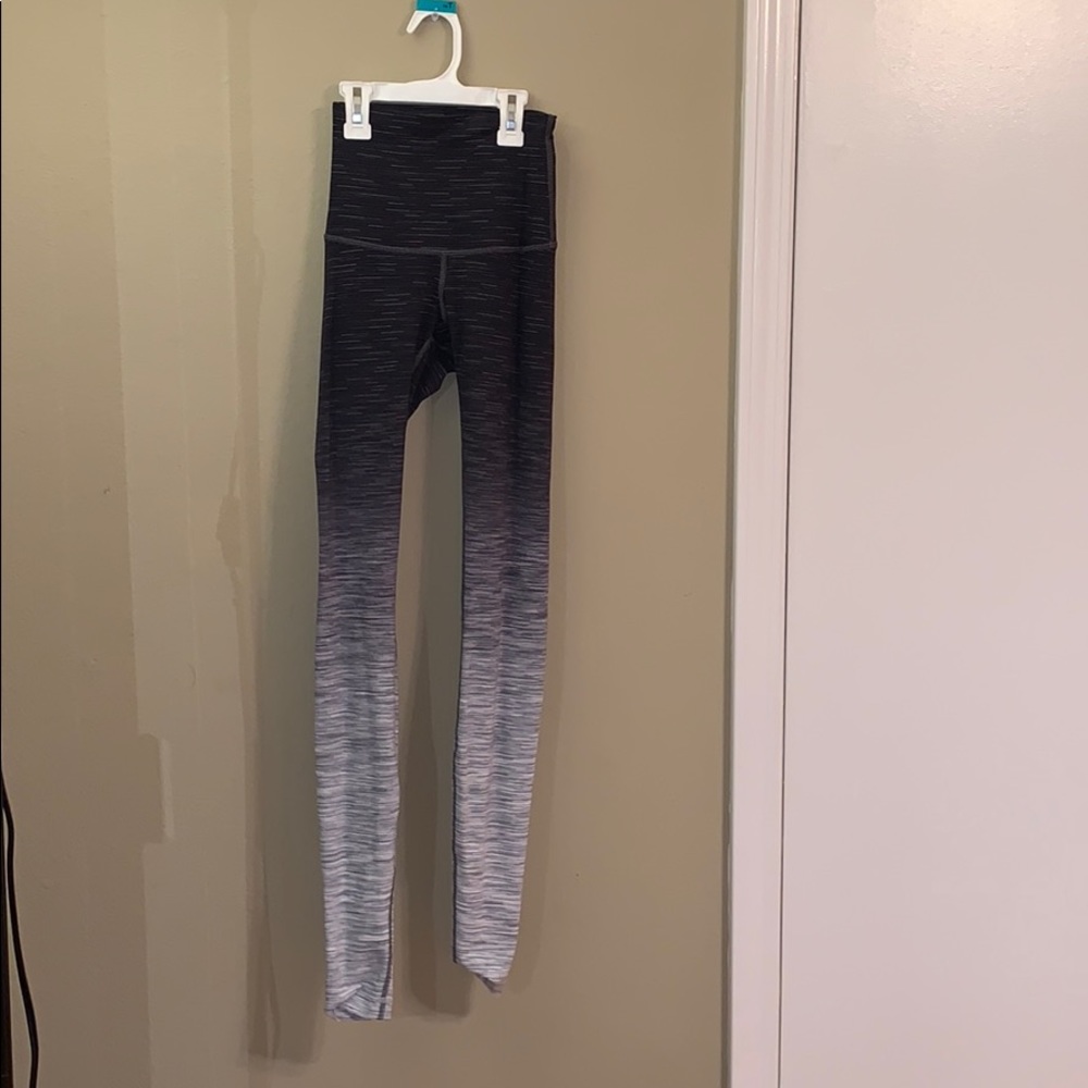 Black and white Lululemon leggings